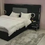 شقة على النيل